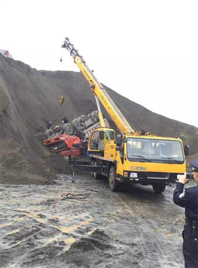 苍梧上犹道路救援